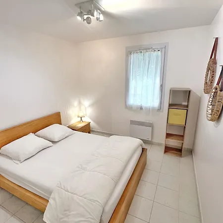 Holiday home Maison Coeur De Foret, Proche Des Conches Longeville-sur-Mer